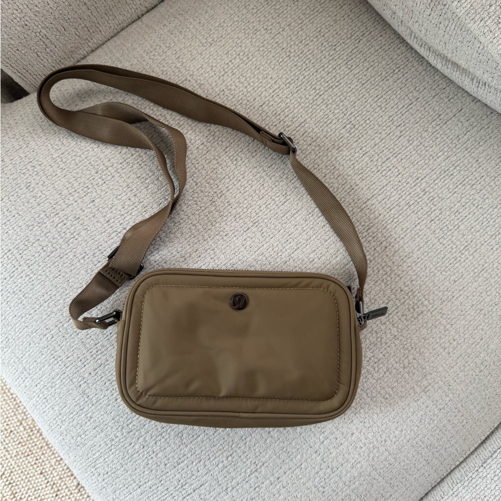 lululemon 2L Crossbody Camera Bag - Color Artifact